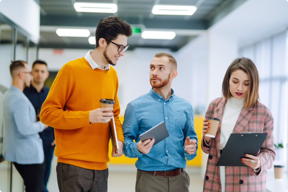 3 people discussing business